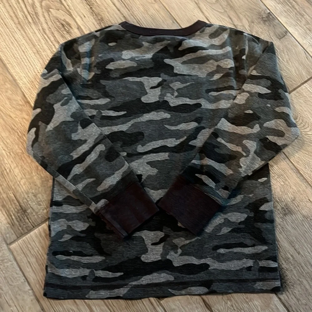 EUC The Children’s Place long sleeved thermal camo t-shirt, sz 5/6